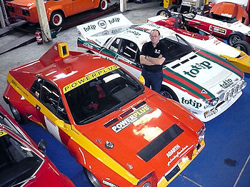 Guy Moerenhout tussen de Abarths